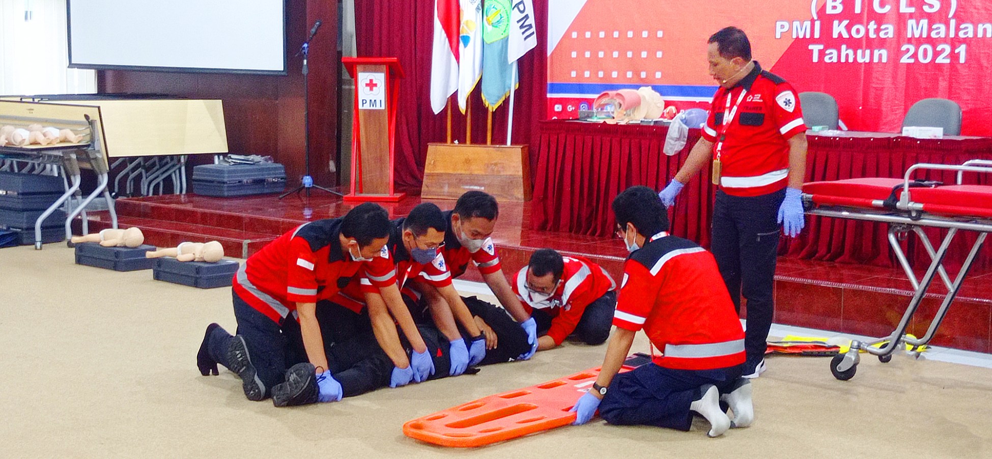 first aid diklat PMI PMR KSR relawan padang korps Red Cross Indonesia website